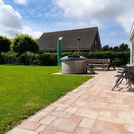 Wellnesshuis Met Hottub, Ligbad En Grote Tuin Villa Tzummarum Exterior photo