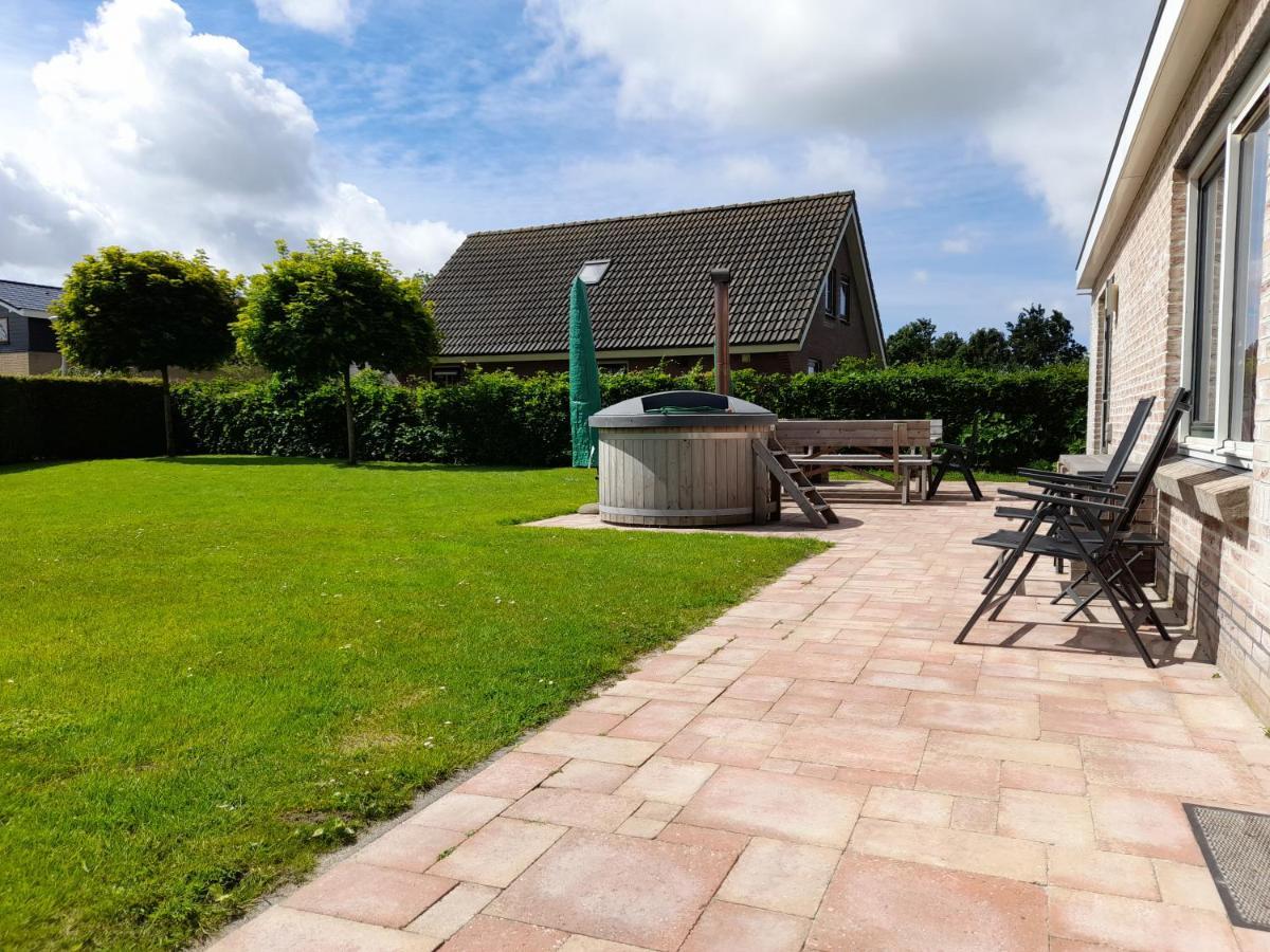 Wellnesshuis Met Hottub, Ligbad En Grote Tuin Villa Tzummarum Exterior photo